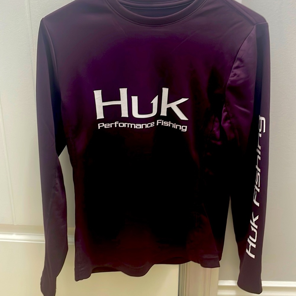 Woman’s huk fishing shirt small
